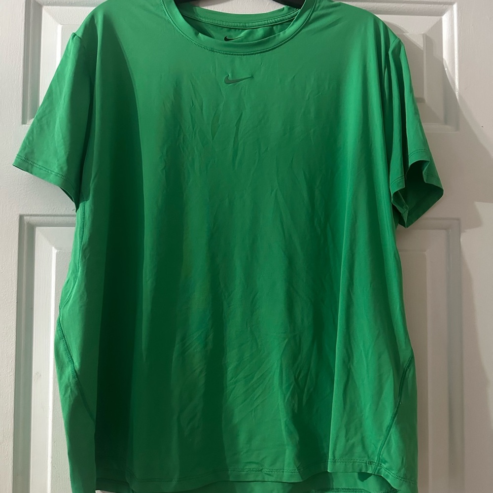 Nike Dri-Fit Green‎ Performance Crewneck Tee Women’s. Size XL